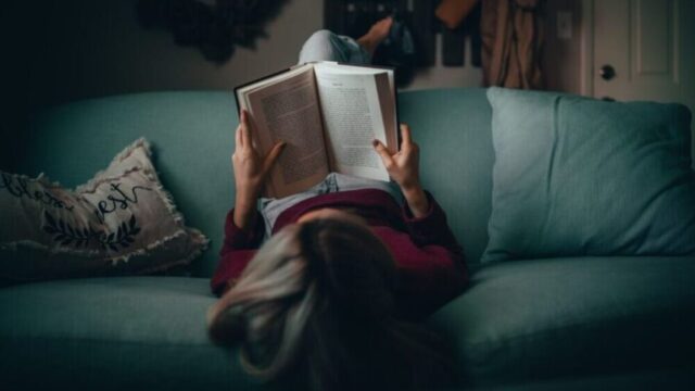 読書で疲れる原因4つ【読書で疲れないための対処法3つ】